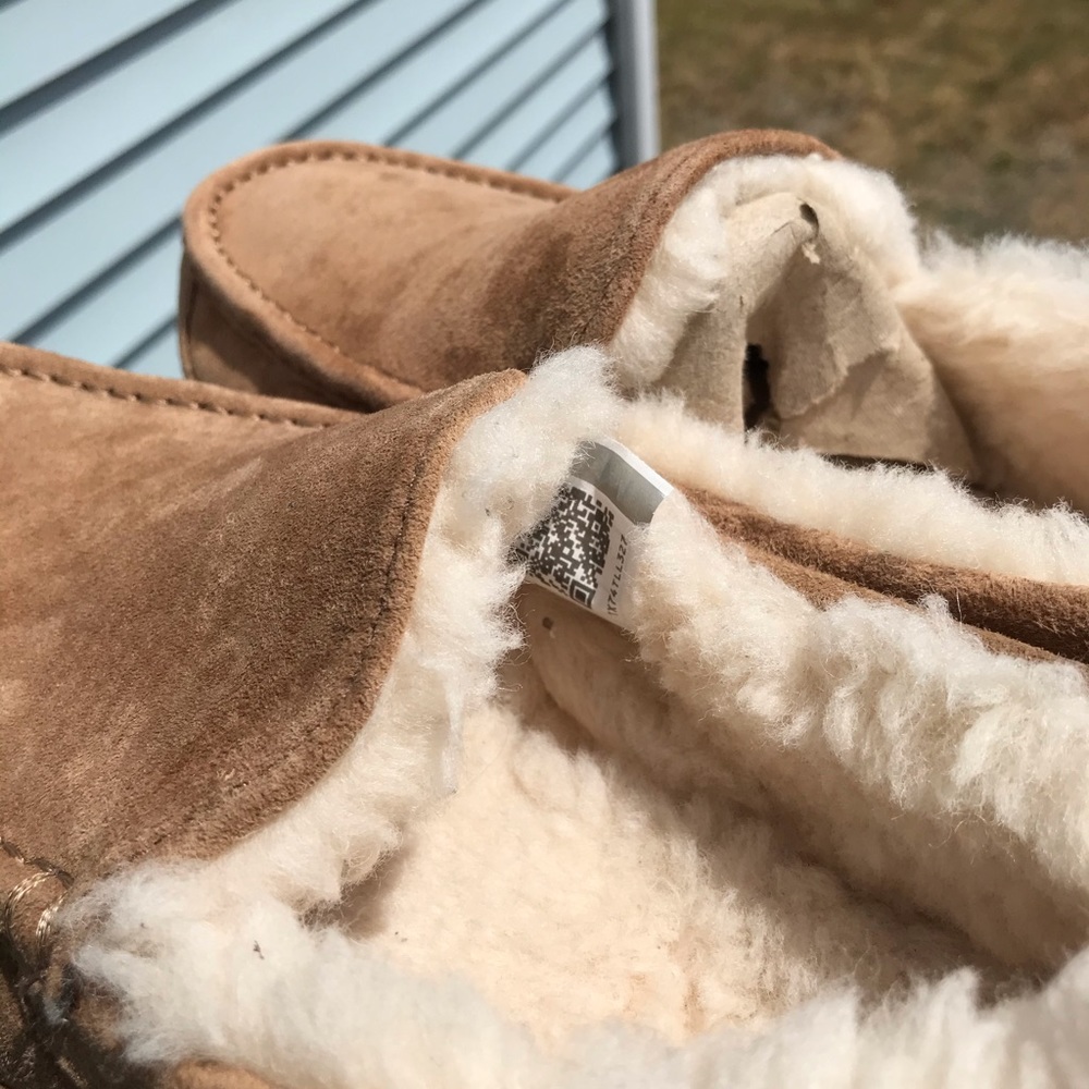 UGG Ascort Slippers - Picture 7 of 7